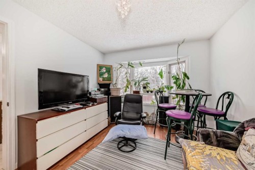 7 Hawksley Crescent Nw, Calgary, AB - Indoor Photo Showing Other Room