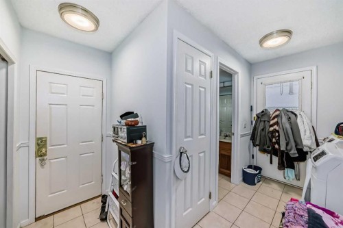 7 Hawksley Crescent Nw, Calgary, AB - Indoor Photo Showing Other Room