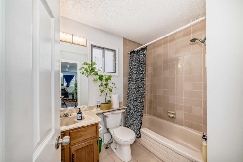 7 Hawksley Crescent Nw, Calgary, AB - Indoor Photo Showing Bathroom