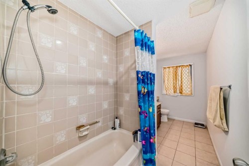 7 Hawksley Crescent Nw, Calgary, AB - Indoor Photo Showing Bathroom