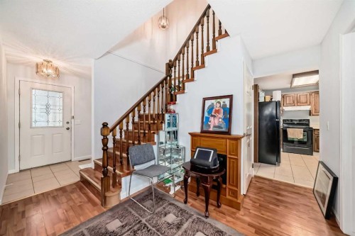 7 Hawksley Crescent Nw, Calgary, AB - Indoor Photo Showing Other Room