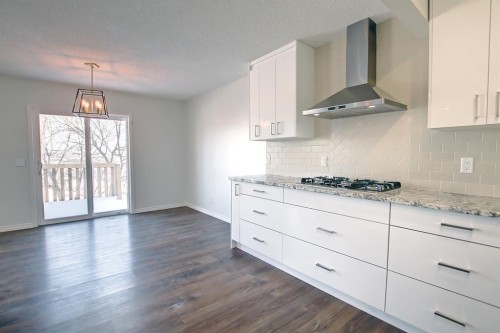 25 Panamount Crescent Nw, Calgary, AB - Indoor Photo Showing Kitchen With Upgraded Kitchen