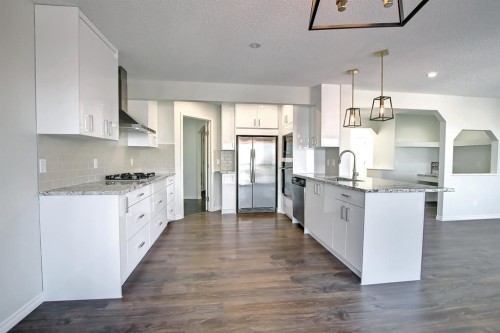 25 Panamount Crescent Nw, Calgary, AB - Indoor Photo Showing Kitchen With Upgraded Kitchen