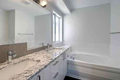 25 Panamount Crescent Nw, Calgary, AB - Indoor Photo Showing Bathroom