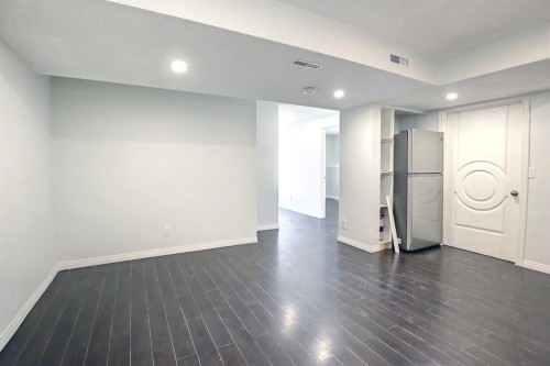 25 Panamount Crescent Nw, Calgary, AB - Indoor Photo Showing Other Room