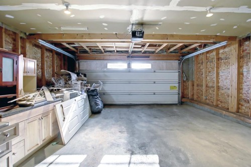 25 Panamount Crescent Nw, Calgary, AB - Indoor Photo Showing Garage