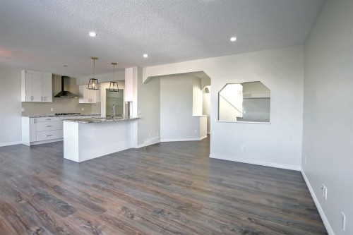 25 Panamount Crescent Nw, Calgary, AB - Indoor Photo Showing Kitchen