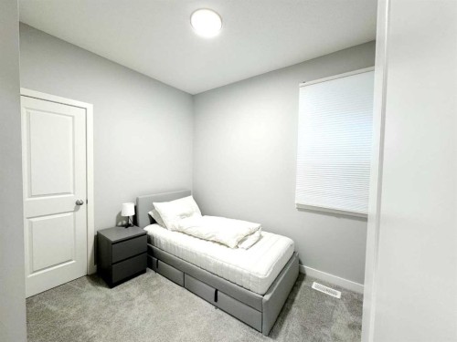 14 Sundown Close, Cochrane, AB - Indoor Photo Showing Bedroom