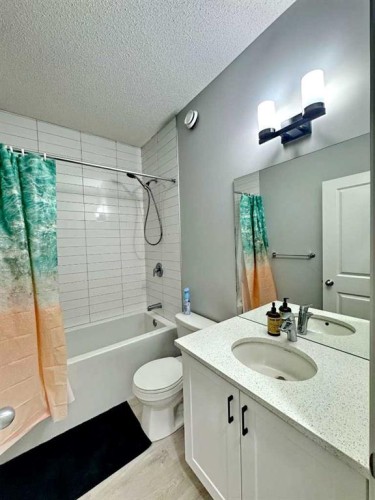 14 Sundown Close, Cochrane, AB - Indoor Photo Showing Bathroom