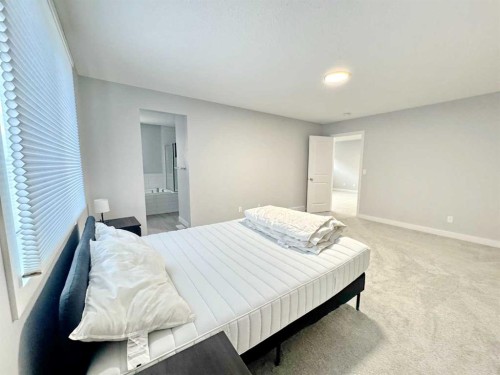 14 Sundown Close, Cochrane, AB - Indoor Photo Showing Bedroom