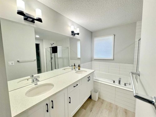14 Sundown Close, Cochrane, AB - Indoor Photo Showing Bathroom
