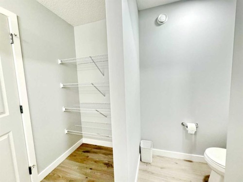 14 Sundown Close, Cochrane, AB - Indoor Photo Showing Bathroom