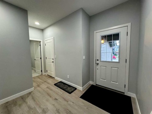 14 Sundown Close, Cochrane, AB - Indoor Photo Showing Other Room