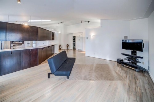 2925 Signal Hill Heights Sw, Calgary, AB - Indoor