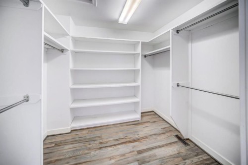 2925 Signal Hill Heights Sw, Calgary, AB - Indoor With Storage