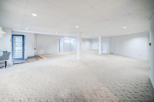 2925 Signal Hill Heights Sw, Calgary, AB - Indoor