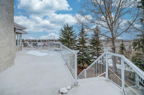 2925 Signal Hill Heights Sw, Calgary, AB - Outdoor