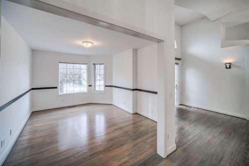 2925 Signal Hill Heights Sw, Calgary, AB - Indoor Photo Showing Other Room