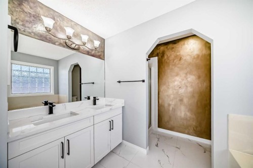 234 Millview Gardens Sw, Calgary, AB - Indoor Photo Showing Bathroom