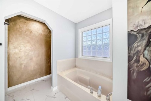 234 Millview Gardens Sw, Calgary, AB - Indoor Photo Showing Bathroom