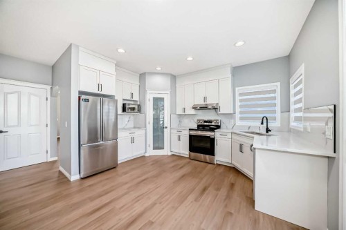 234 Millview Gardens Sw, Calgary, AB - Indoor Photo Showing Kitchen With Upgraded Kitchen