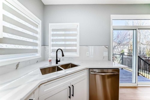 234 Millview Gardens Sw, Calgary, AB - Indoor Photo Showing Kitchen