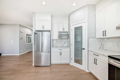234 Millview Gardens Sw, Calgary, AB - Indoor Photo Showing Kitchen