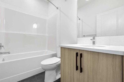 157 Mahogany Gardens Se, Calgary, AB - Indoor Photo Showing Bathroom