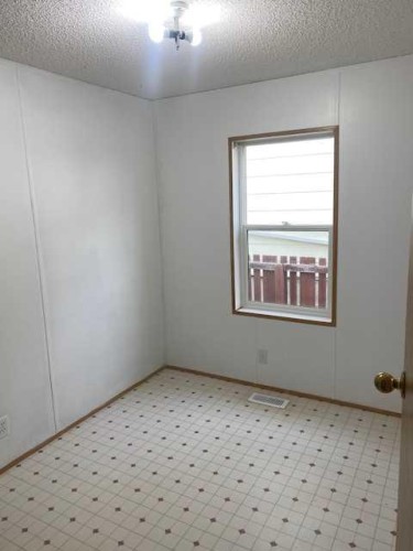325 1 Street, Irricana, AB - Indoor Photo Showing Other Room