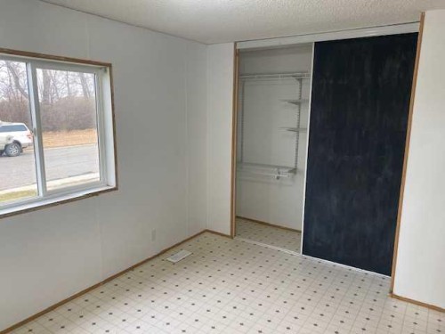 325 1 Street, Irricana, AB - Indoor