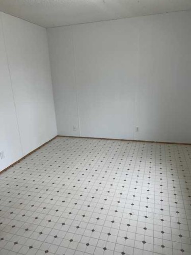 325 1 Street, Irricana, AB - Indoor Photo Showing Other Room