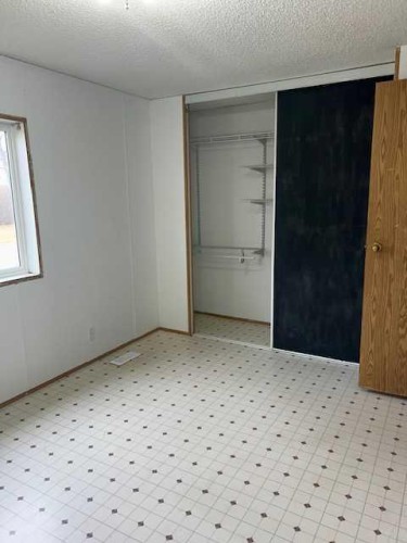 325 1 Street, Irricana, AB - Indoor