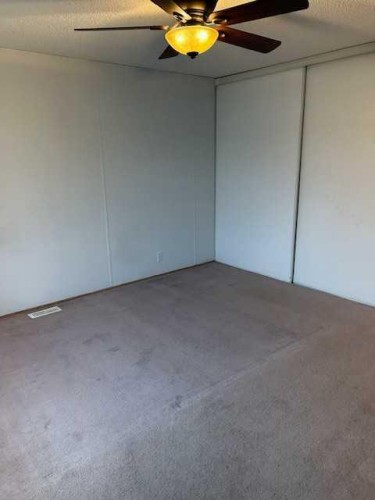 325 1 Street, Irricana, AB - Indoor Photo Showing Other Room