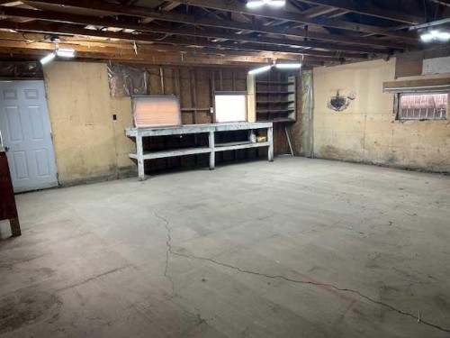 325 1 Street, Irricana, AB - Indoor Photo Showing Basement