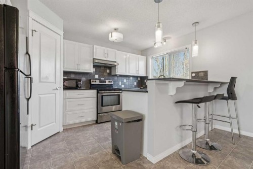 22 Silverado Plains Circle Sw, Calgary, AB - Indoor Photo Showing Kitchen