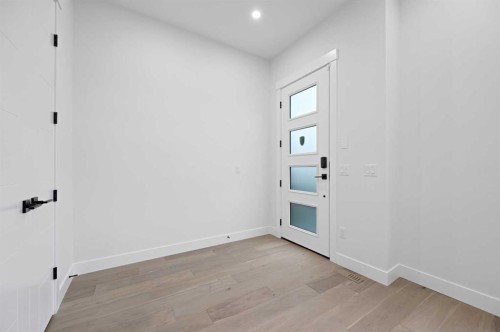 8112 Bowness Road Nw, Calgary, AB - Indoor Photo Showing Other Room