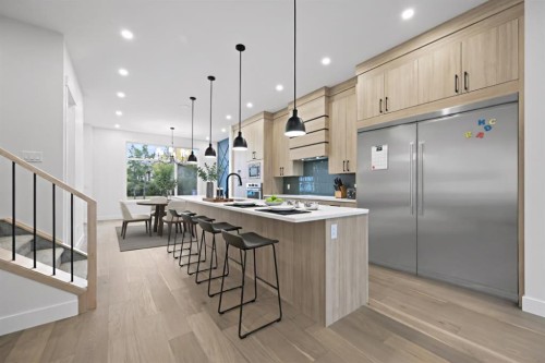 8112 Bowness Road Nw, Calgary, AB - Indoor Photo Showing Kitchen With Upgraded Kitchen