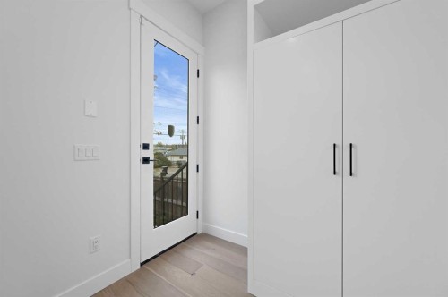 8112 Bowness Road Nw, Calgary, AB - Indoor Photo Showing Other Room