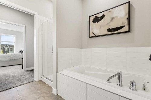 402-185 Mahogany Gardens Se, Calgary, AB - Indoor Photo Showing Bathroom