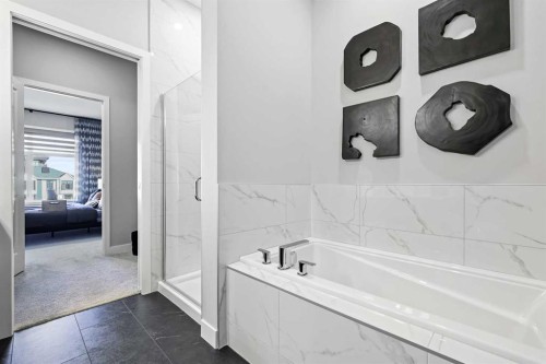 112-595 Mahogany Road Se, Calgary, AB - Indoor Photo Showing Bathroom