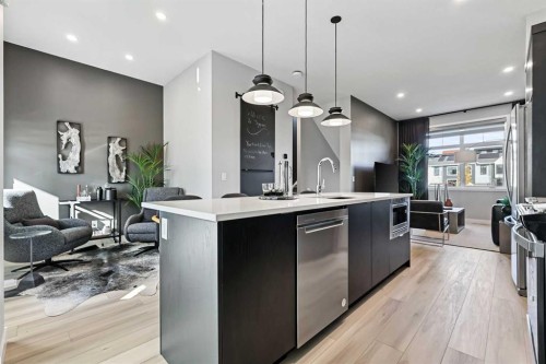 112-595 Mahogany Road Se, Calgary, AB - Indoor Photo Showing Kitchen With Upgraded Kitchen