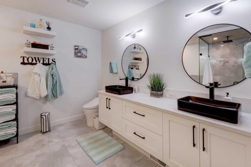 4620 30 Avenue Sw, Calgary, AB - Indoor Photo Showing Bathroom