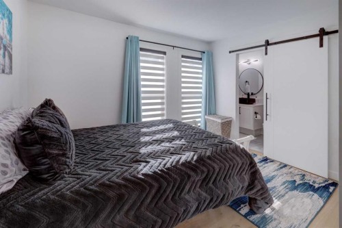 4620 30 Avenue Sw, Calgary, AB - Indoor Photo Showing Bedroom