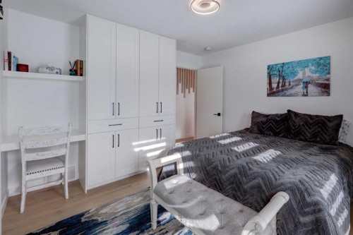 4620 30 Avenue Sw, Calgary, AB - Indoor Photo Showing Bedroom