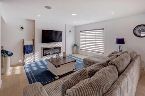 4620 30 Avenue Sw, Calgary, AB - Indoor Photo Showing Living Room With Fireplace