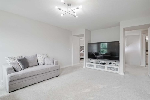 310 Mahogany Manor Se, Calgary, AB - Indoor Photo Showing Living Room