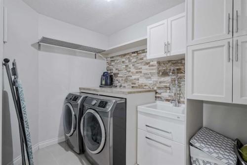 310 Mahogany Manor Se, Calgary, AB - Indoor Photo Showing Laundry Room