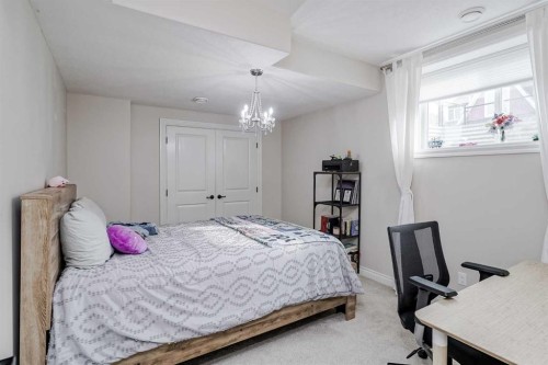 310 Mahogany Manor Se, Calgary, AB - Indoor Photo Showing Bedroom