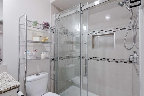 310 Mahogany Manor Se, Calgary, AB - Indoor Photo Showing Bathroom