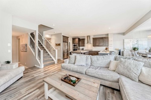 10 Riviera Place, Cochrane, AB - Indoor Photo Showing Living Room